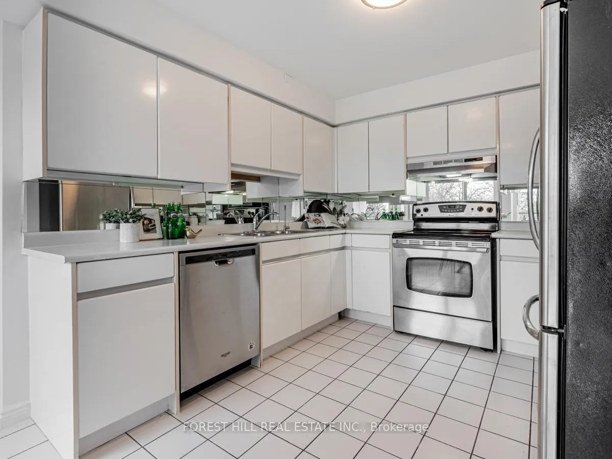 Photo 15 of Unit 307, 7300 Yonge Street, Vaughan, Crestwood-Springfarm-Yorkhill — HOMEH