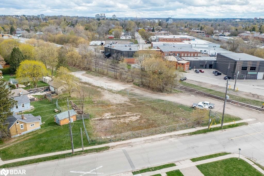 Photo 3 of 15 Alma Street, Guelph, Onward Willow — HOMEH