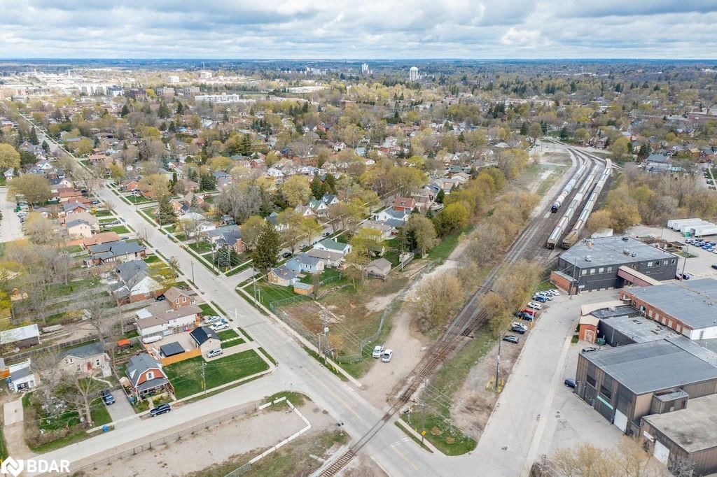 Photo 5 of 15 Alma Street, Guelph, Onward Willow — HOMEH