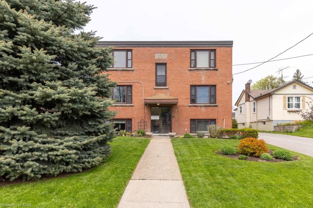 Photo 2 of 26 Gale Crescent, St. Catharines, E. Chester — HOMEH