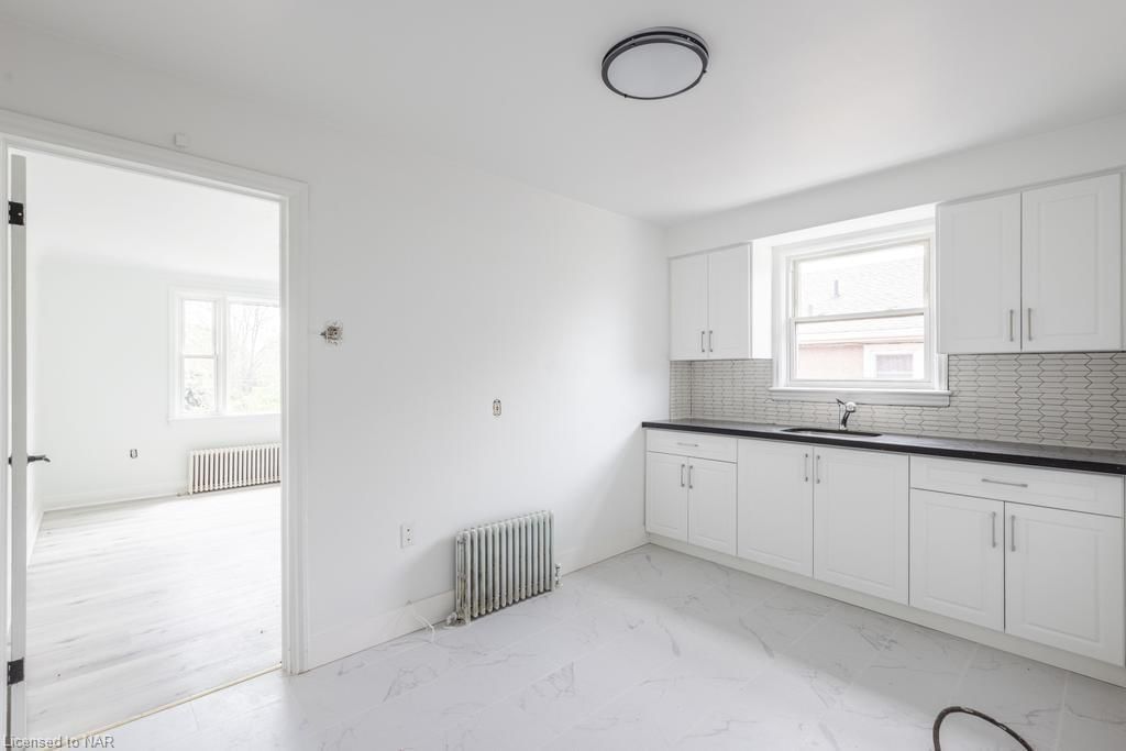 Photo 5 of 26 Gale Crescent, St. Catharines, E. Chester — HOMEH