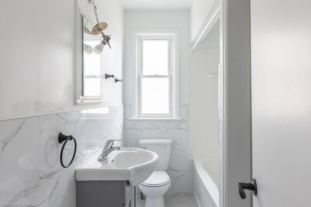 Photo 10 of 26 Gale Crescent, St. Catharines, E. Chester — HOMEH