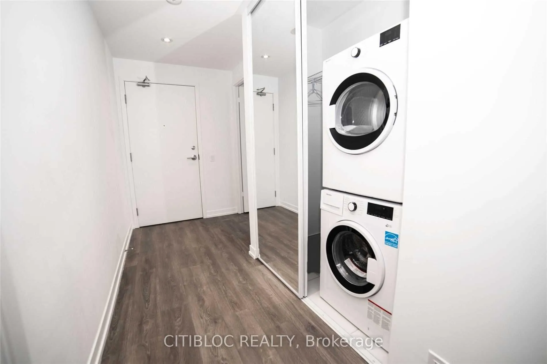 Photo 2 of Unit 6103, 898 Portage Parkway, Vaughan, East Woodbridge — HOMEH