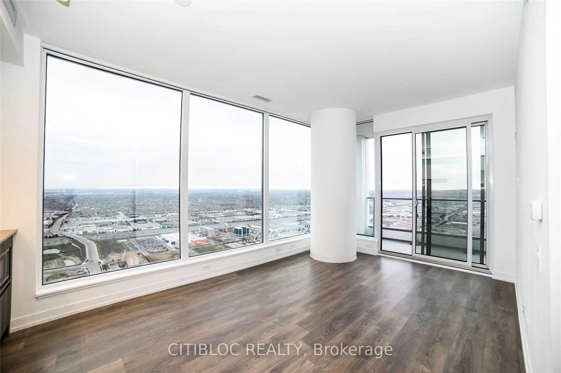 Photo 3 of Unit 6103, 898 Portage Parkway, Vaughan, East Woodbridge — HOMEH