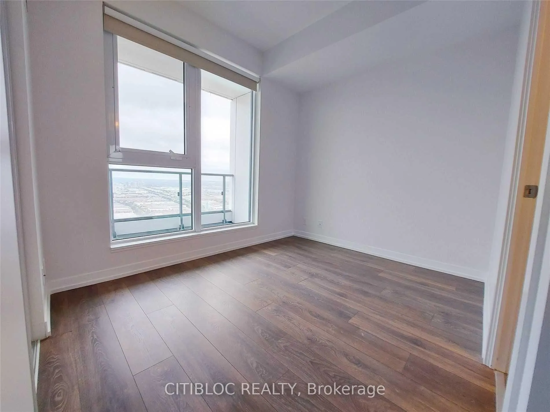 Photo 7 of Unit 6103, 898 Portage Parkway, Vaughan, East Woodbridge — HOMEH