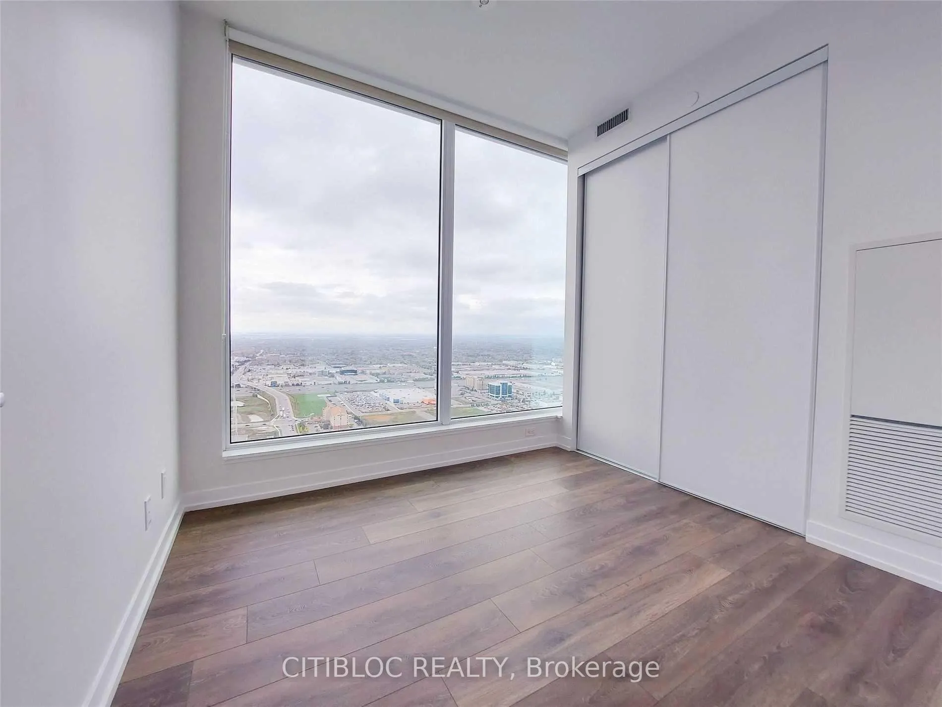 Photo 8 of Unit 6103, 898 Portage Parkway, Vaughan, East Woodbridge — HOMEH