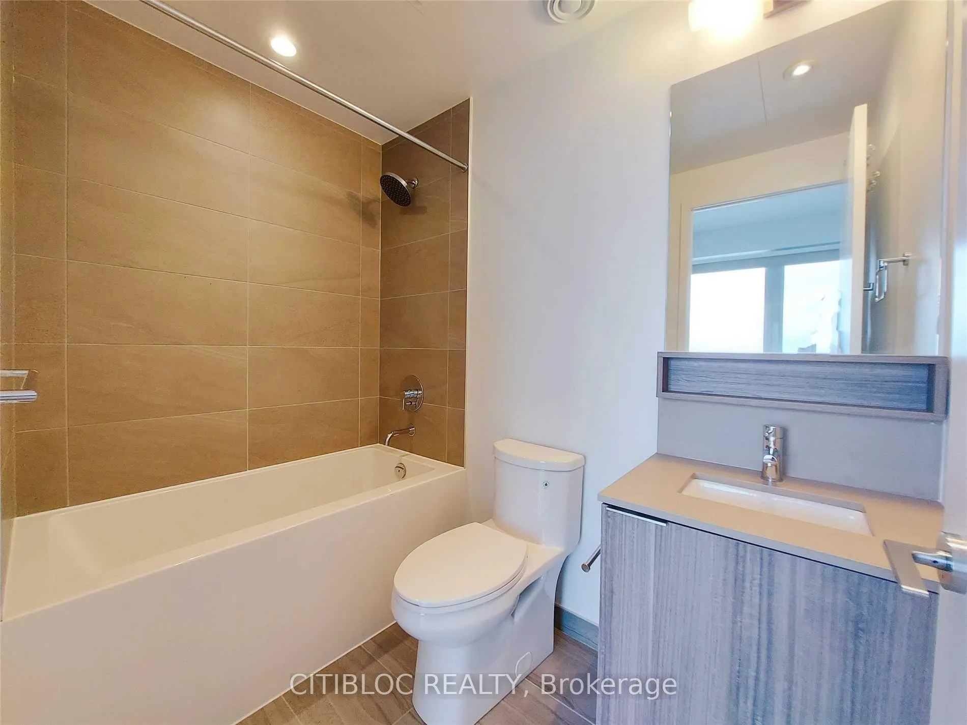 Photo 9 of Unit 6103, 898 Portage Parkway, Vaughan, East Woodbridge — HOMEH