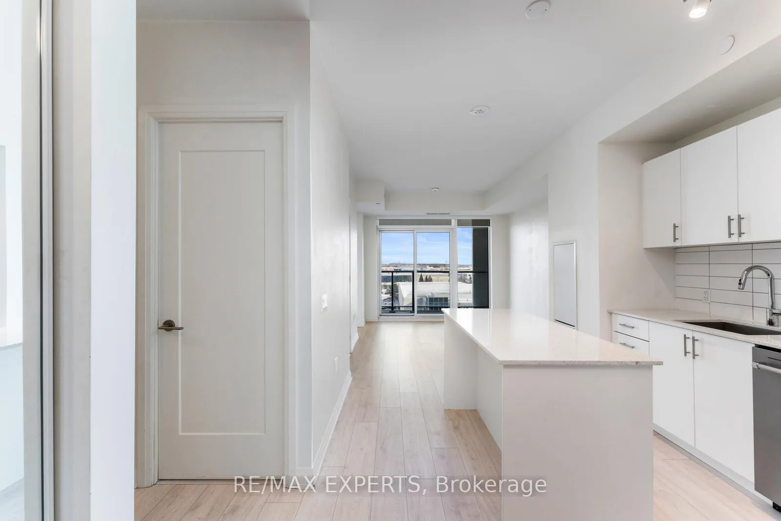 Photo 6 of Unit 417, 9000 Jane Street, Vaughan, Concord — HOMEH