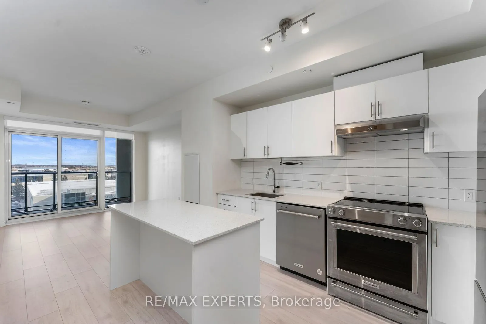 Photo 7 of Unit 417, 9000 Jane Street, Vaughan, Concord — HOMEH