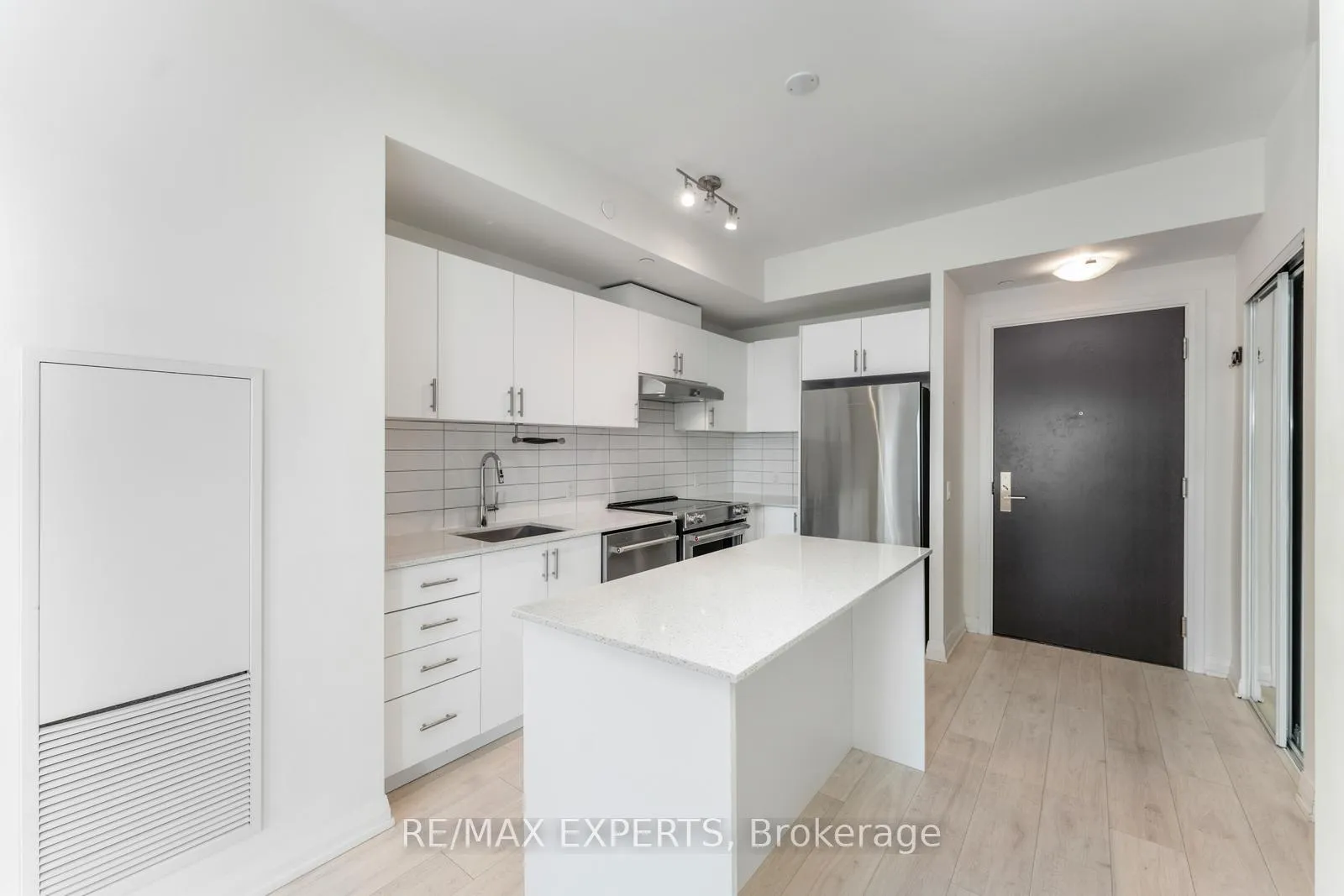 Photo 8 of Unit 417, 9000 Jane Street, Vaughan, Concord — HOMEH
