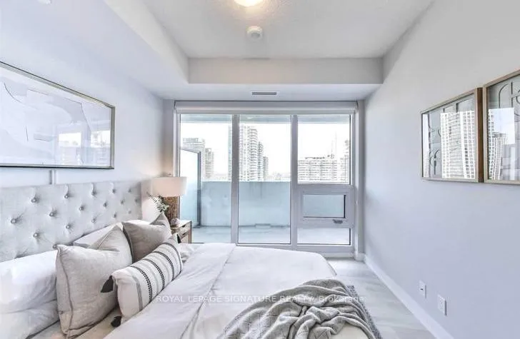 Photo 11 of Unit 2003, 2221 Yonge Street, Toronto, Mount Pleasant West — HOMEH