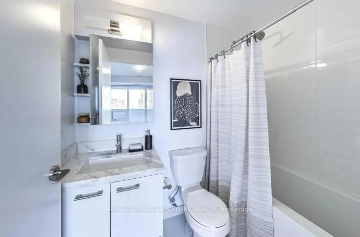 Photo 17 of Unit 2003, 2221 Yonge Street, Toronto, Mount Pleasant West — HOMEH