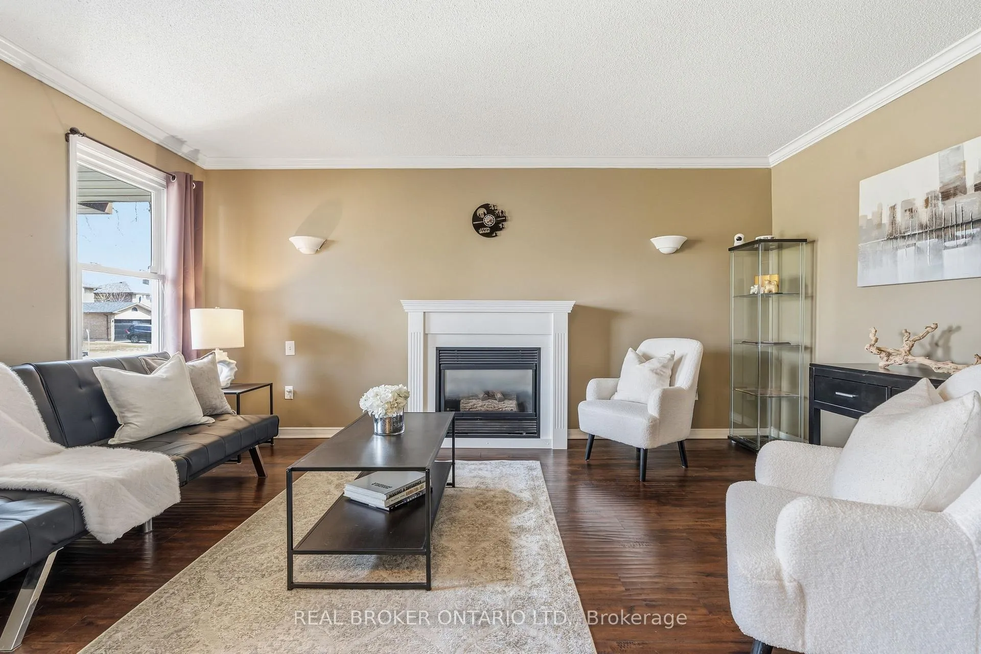 Photo 5 of 18 Cotswold Court, Halton Hills, Georgetown — HOMEH