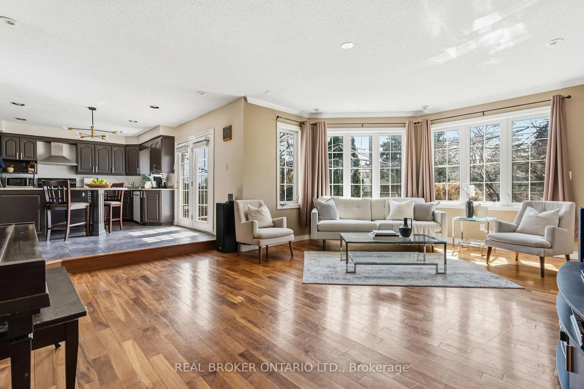 Photo 16 of 18 Cotswold Court, Halton Hills, Georgetown — HOMEH