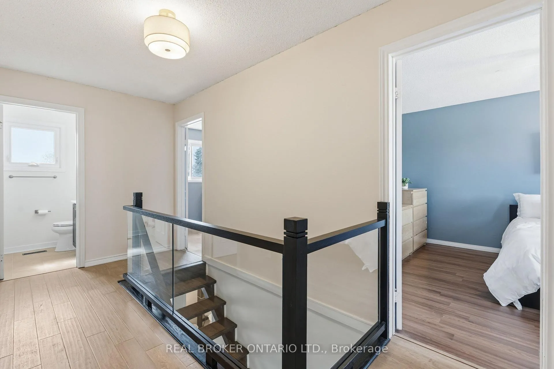 Photo 20 of 18 Cotswold Court, Halton Hills, Georgetown — HOMEH