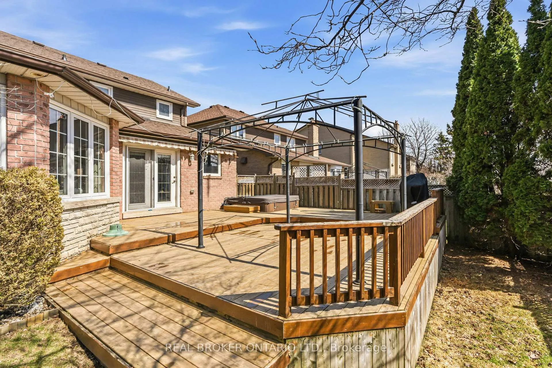 Photo 43 of 18 Cotswold Court, Halton Hills, Georgetown — HOMEH
