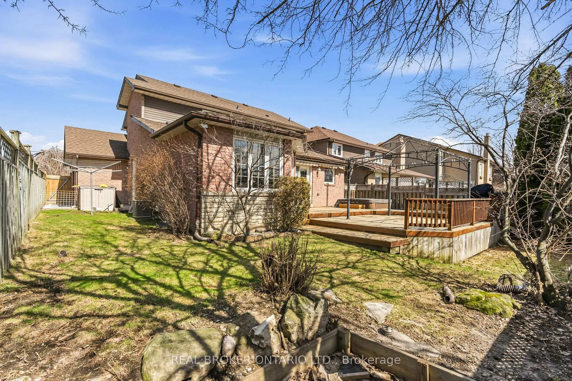 Photo 44 of 18 Cotswold Court, Halton Hills, Georgetown — HOMEH