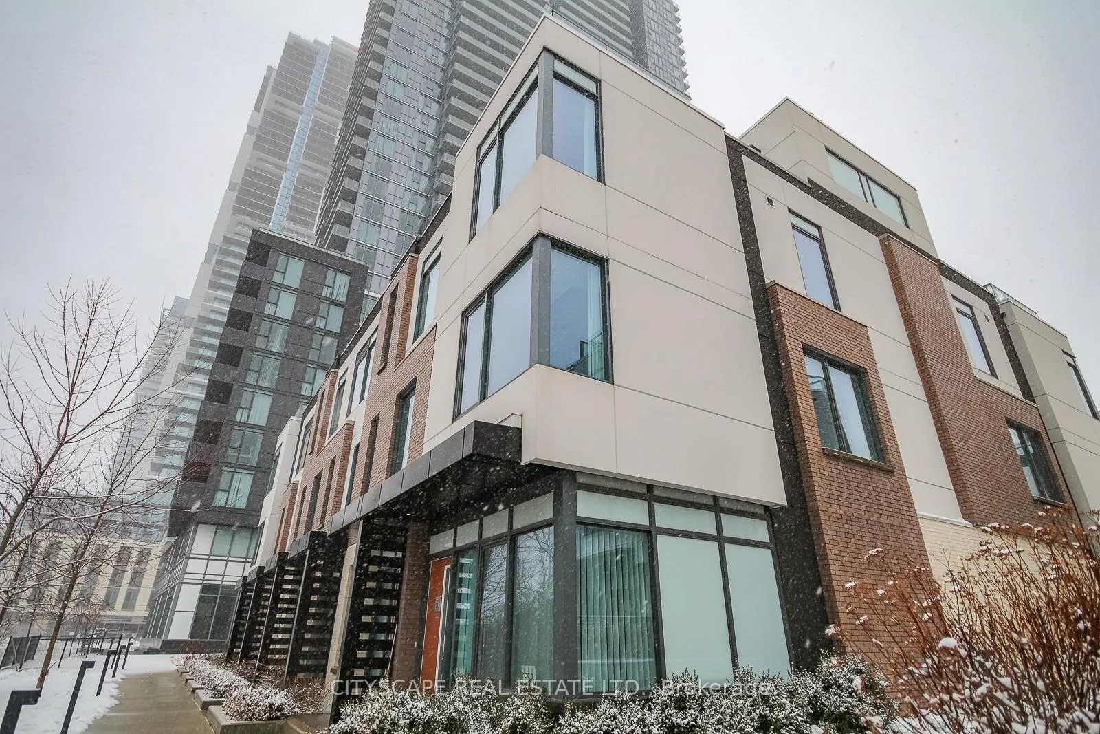Photo 1 of Unit TH 53, 1020 Portage Parkway, Vaughan, Concord — HOMEH