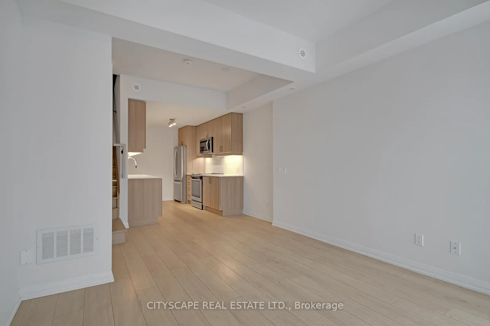 Photo 3 of Unit TH 53, 1020 Portage Parkway, Vaughan, Concord — HOMEH