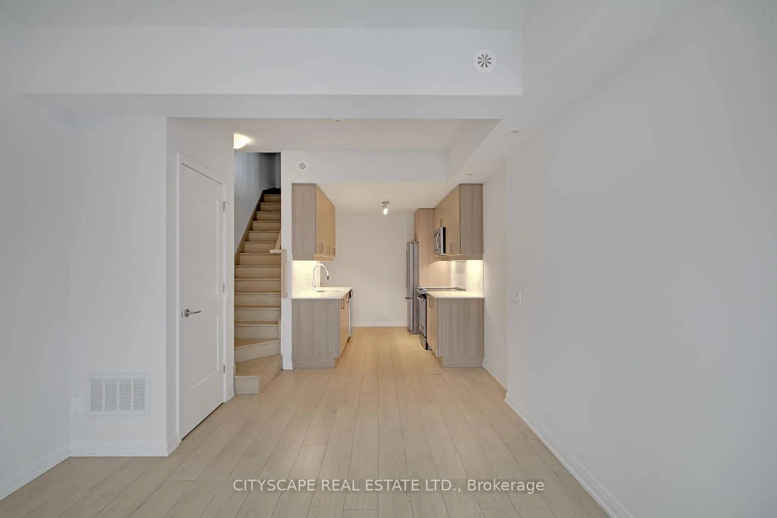 Photo 4 of Unit TH 53, 1020 Portage Parkway, Vaughan, Concord — HOMEH