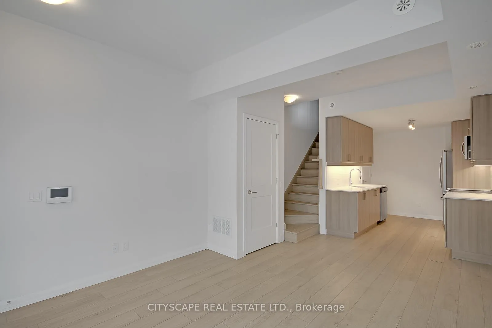 Photo 5 of Unit TH 53, 1020 Portage Parkway, Vaughan, Concord — HOMEH