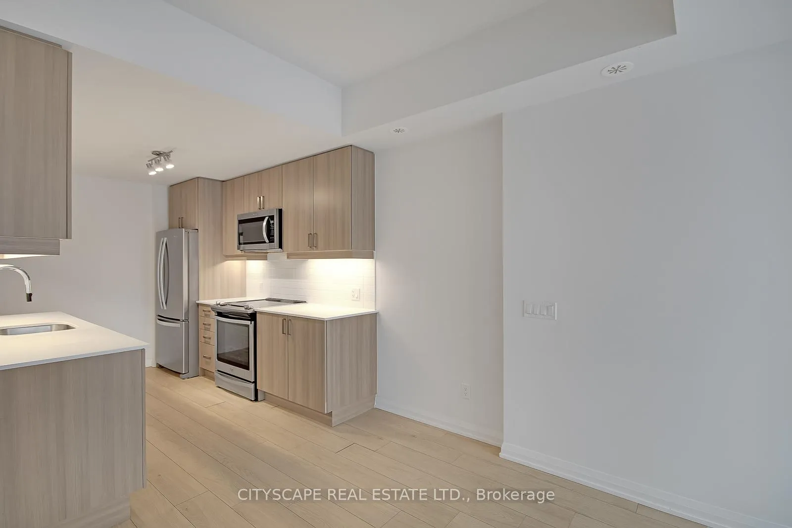 Photo 8 of Unit TH 53, 1020 Portage Parkway, Vaughan, Concord — HOMEH