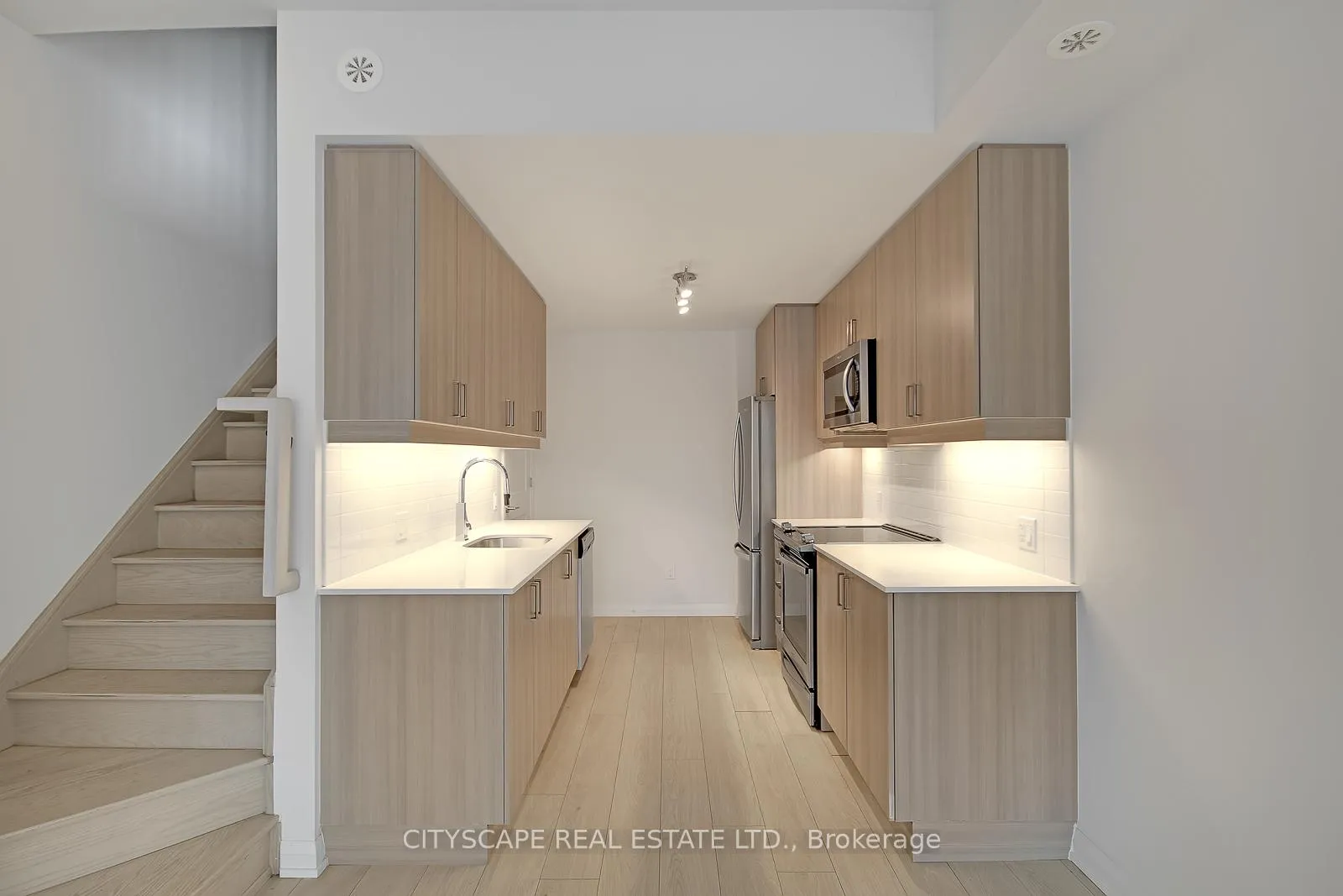 Photo 9 of Unit TH 53, 1020 Portage Parkway, Vaughan, Concord — HOMEH