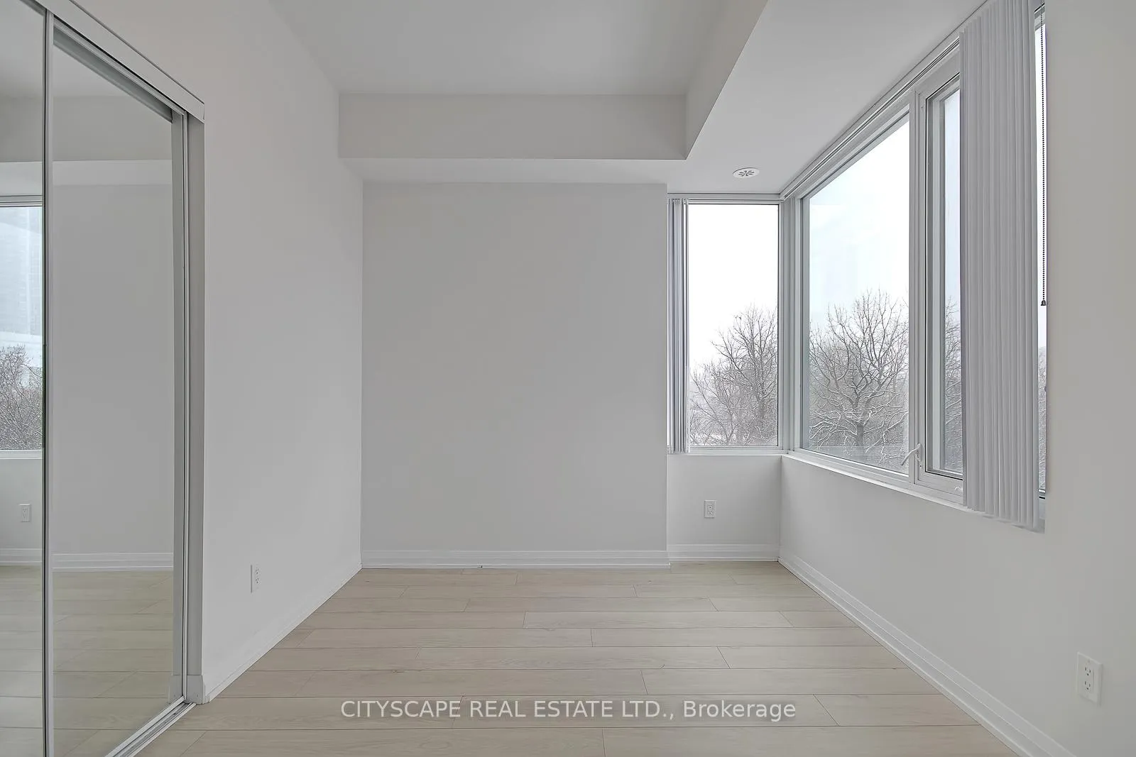 Photo 18 of Unit TH 53, 1020 Portage Parkway, Vaughan, Concord — HOMEH
