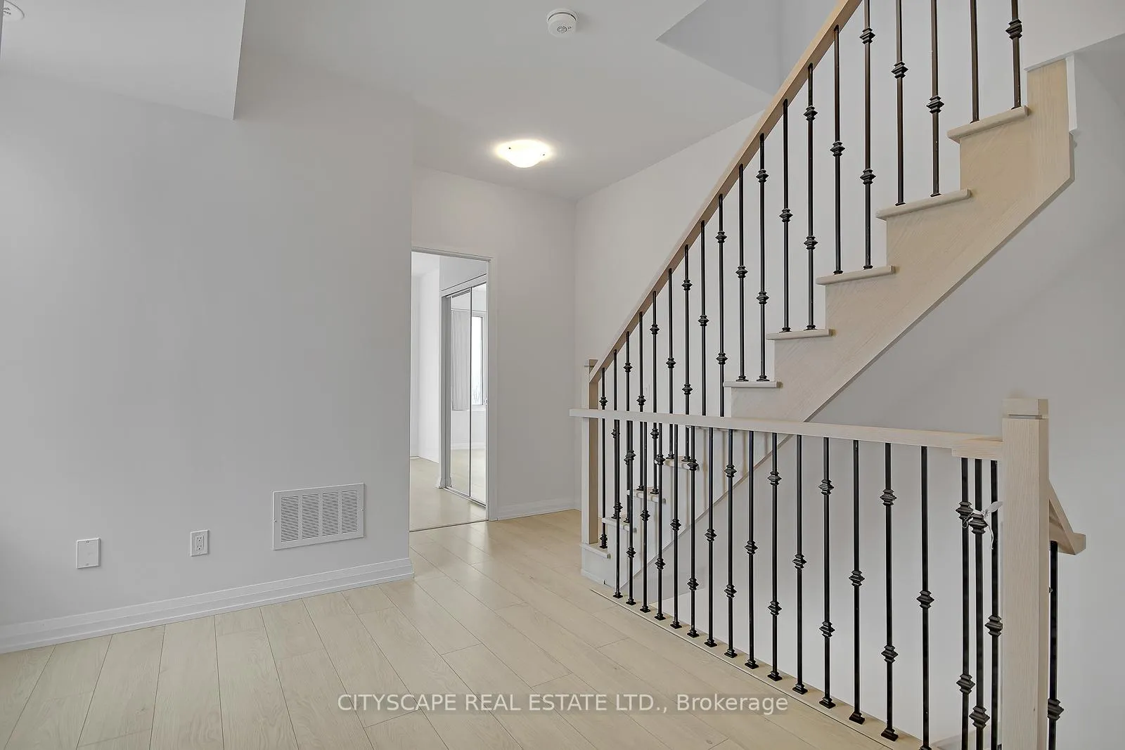 Photo 21 of Unit TH 53, 1020 Portage Parkway, Vaughan, Concord — HOMEH