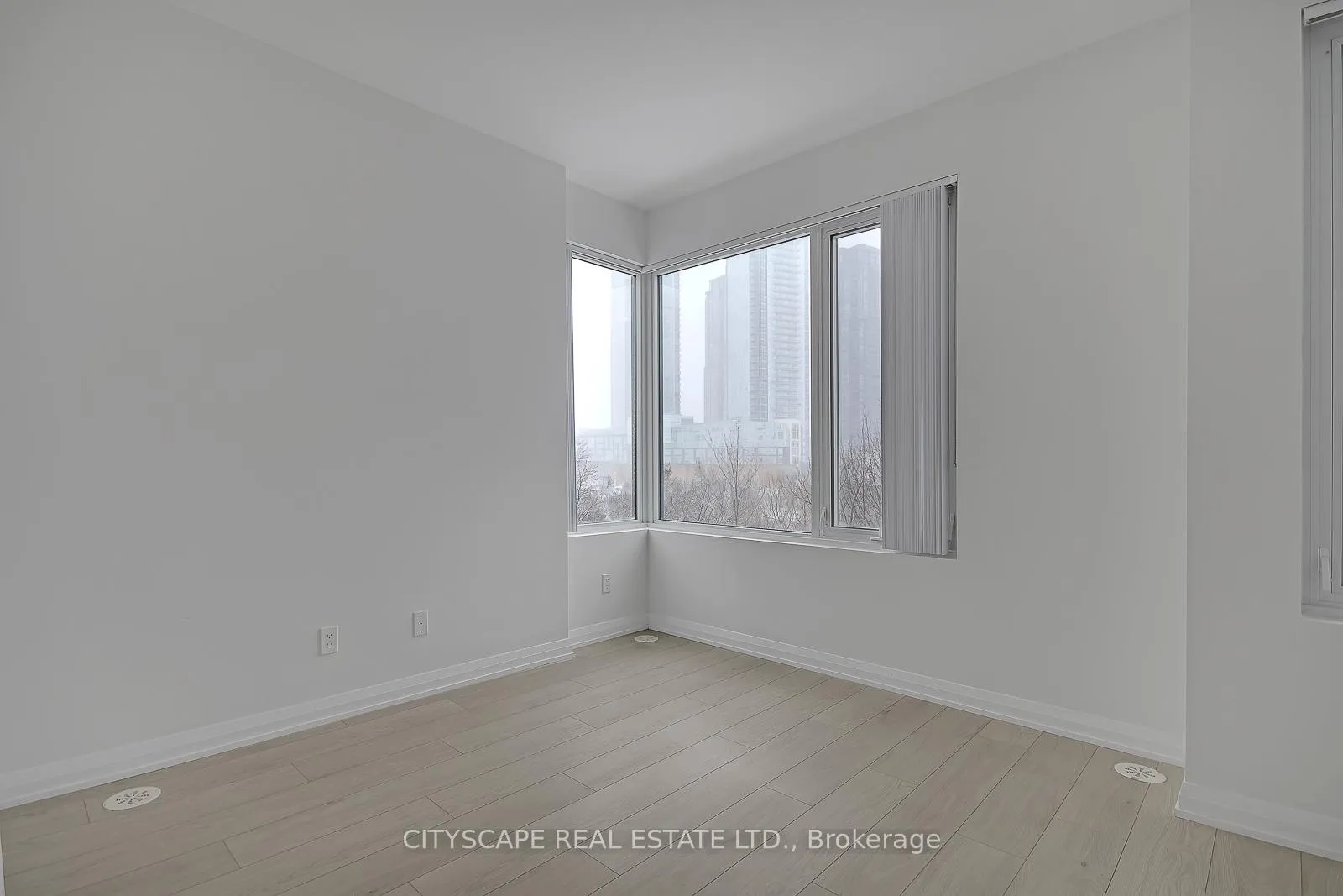 Photo 25 of Unit TH 53, 1020 Portage Parkway, Vaughan, Concord — HOMEH