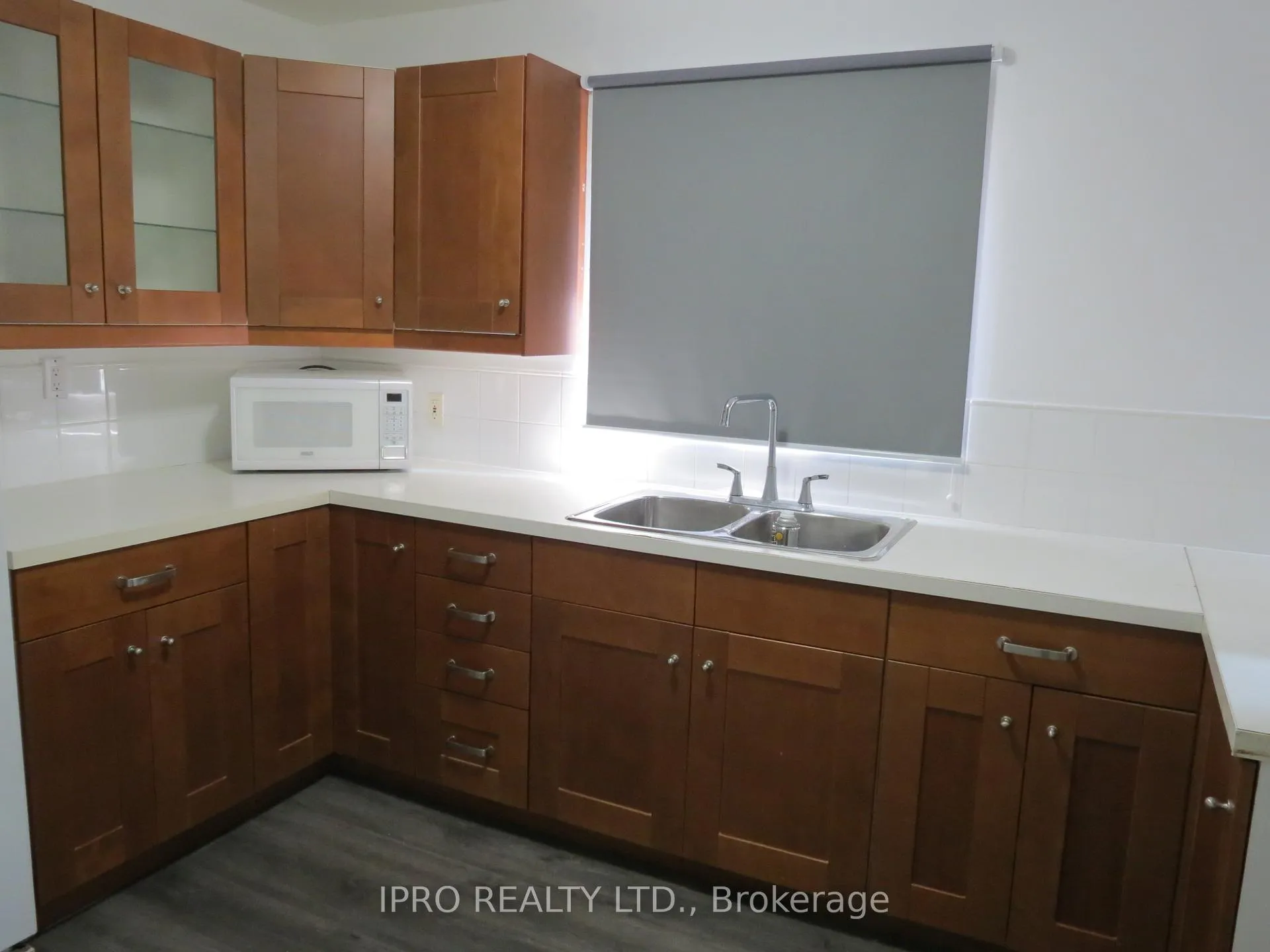 Photo 5 of 33 Chester Road, Hamilton, Stoney Creek — HOMEH