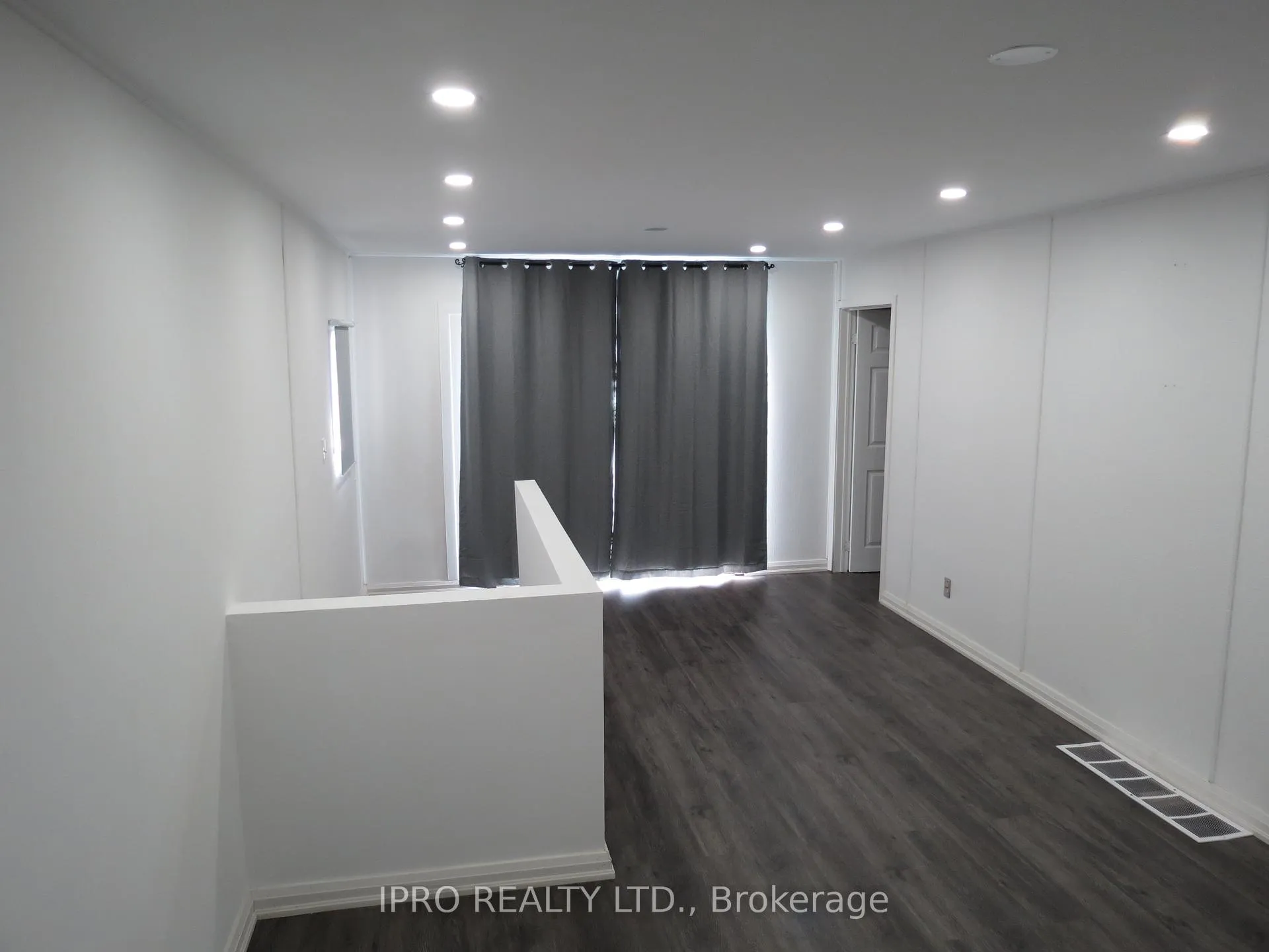 Photo 9 of 33 Chester Road, Hamilton, Stoney Creek — HOMEH
