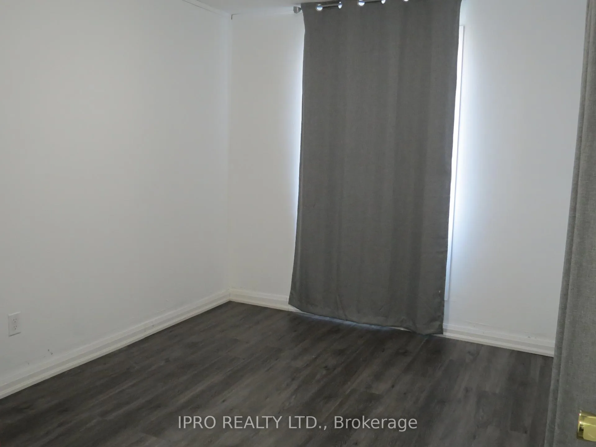 Photo 12 of 33 Chester Road, Hamilton, Stoney Creek — HOMEH