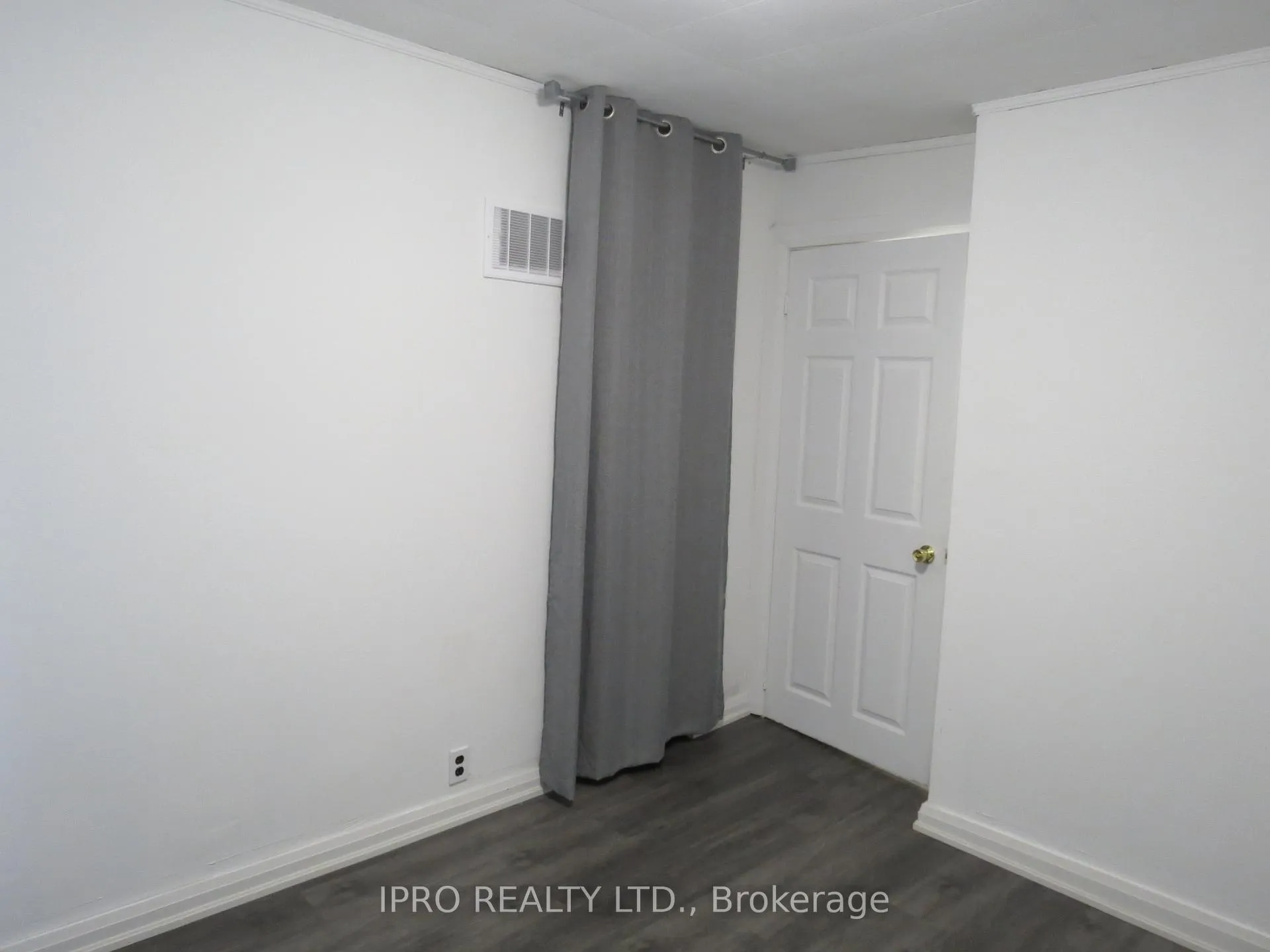 Photo 13 of 33 Chester Road, Hamilton, Stoney Creek — HOMEH