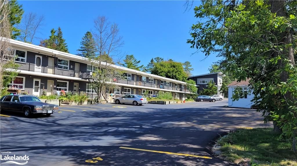 Front of Unit b14, 280 River Road E