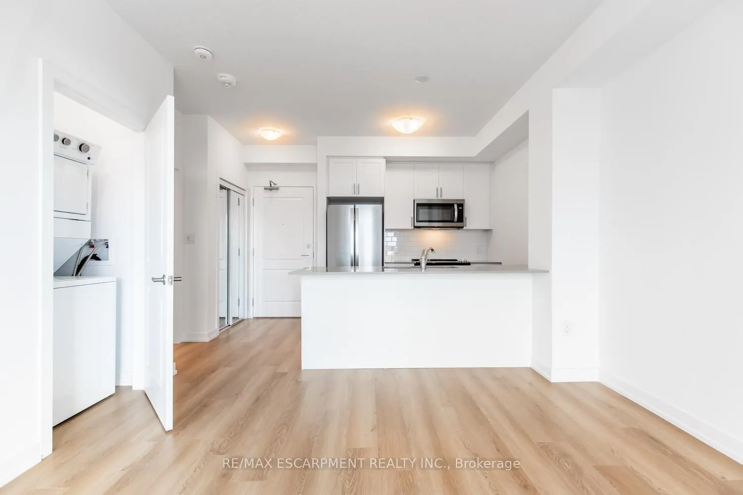 Photo 5 of Unit 523, 10 Mallard Trail, Hamilton, Waterdown — HOMEH
