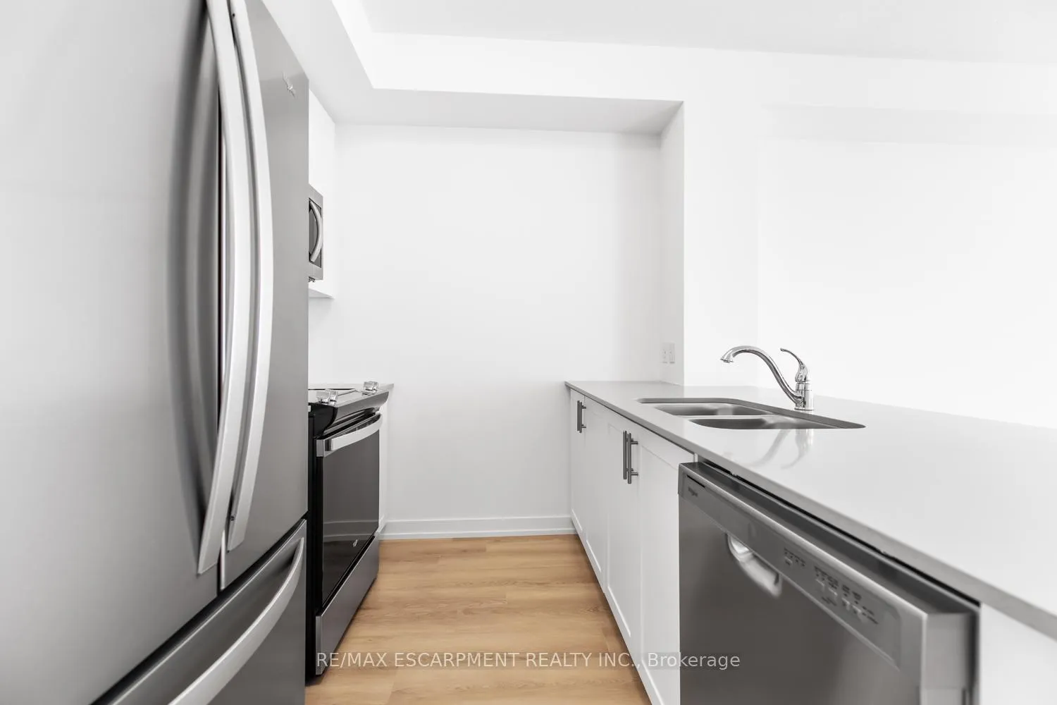 Photo 6 of Unit 523, 10 Mallard Trail, Hamilton, Waterdown — HOMEH