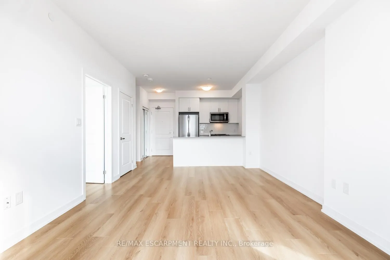Photo 11 of Unit 523, 10 Mallard Trail, Hamilton, Waterdown — HOMEH