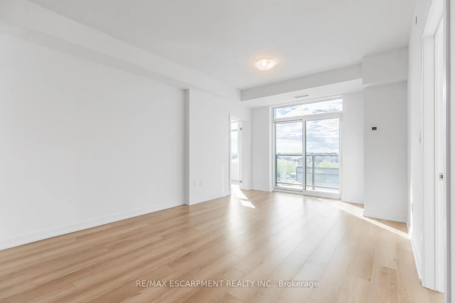 Photo 14 of Unit 523, 10 Mallard Trail, Hamilton, Waterdown — HOMEH
