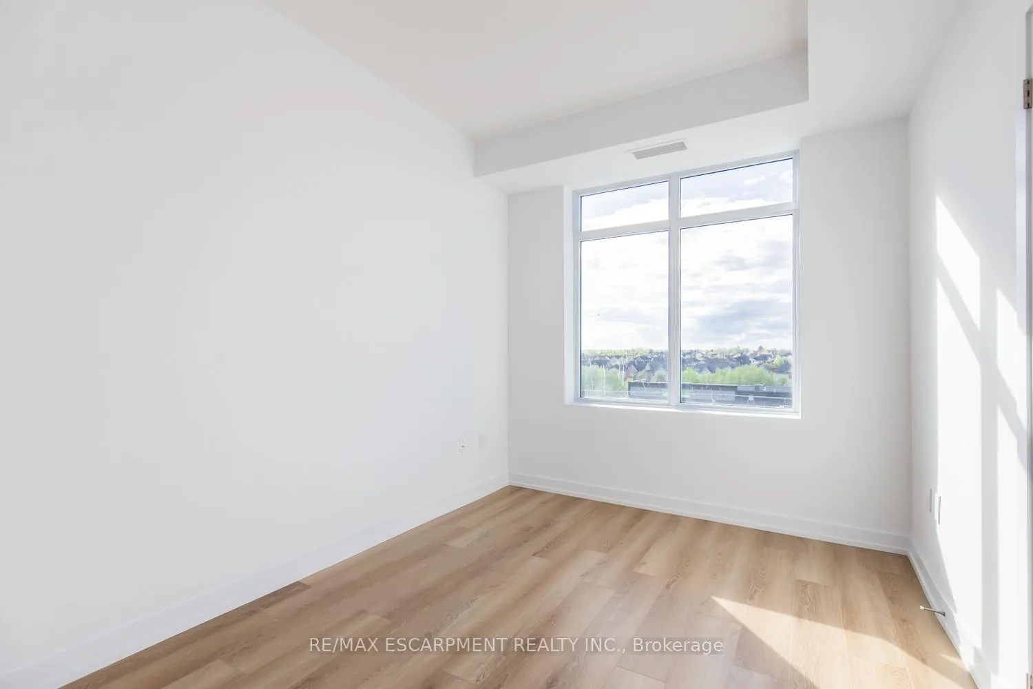 Photo 24 of Unit 523, 10 Mallard Trail, Hamilton, Waterdown — HOMEH