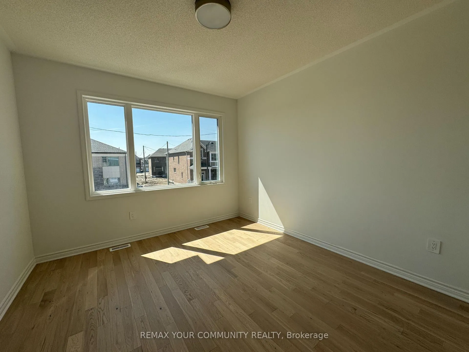 Photo 3 of 143 Leslie Richards Street, Markham, Rural Markham — HOMEH
