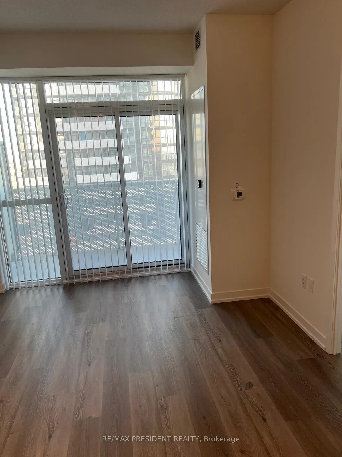 Photo 6 of Unit 1001, 225 Commerce Street, Vaughan, Vaughan Corporate Centre — HOMEH