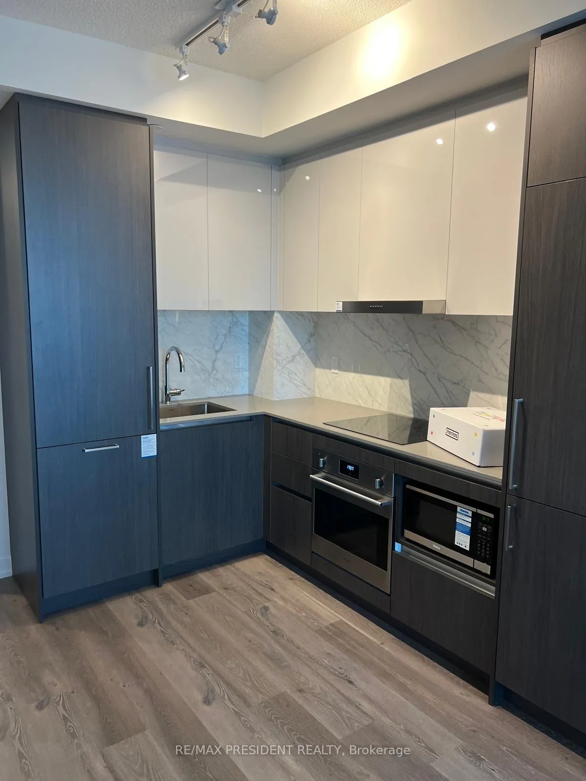 Photo 11 of Unit 1001, 225 Commerce Street, Vaughan, Vaughan Corporate Centre — HOMEH