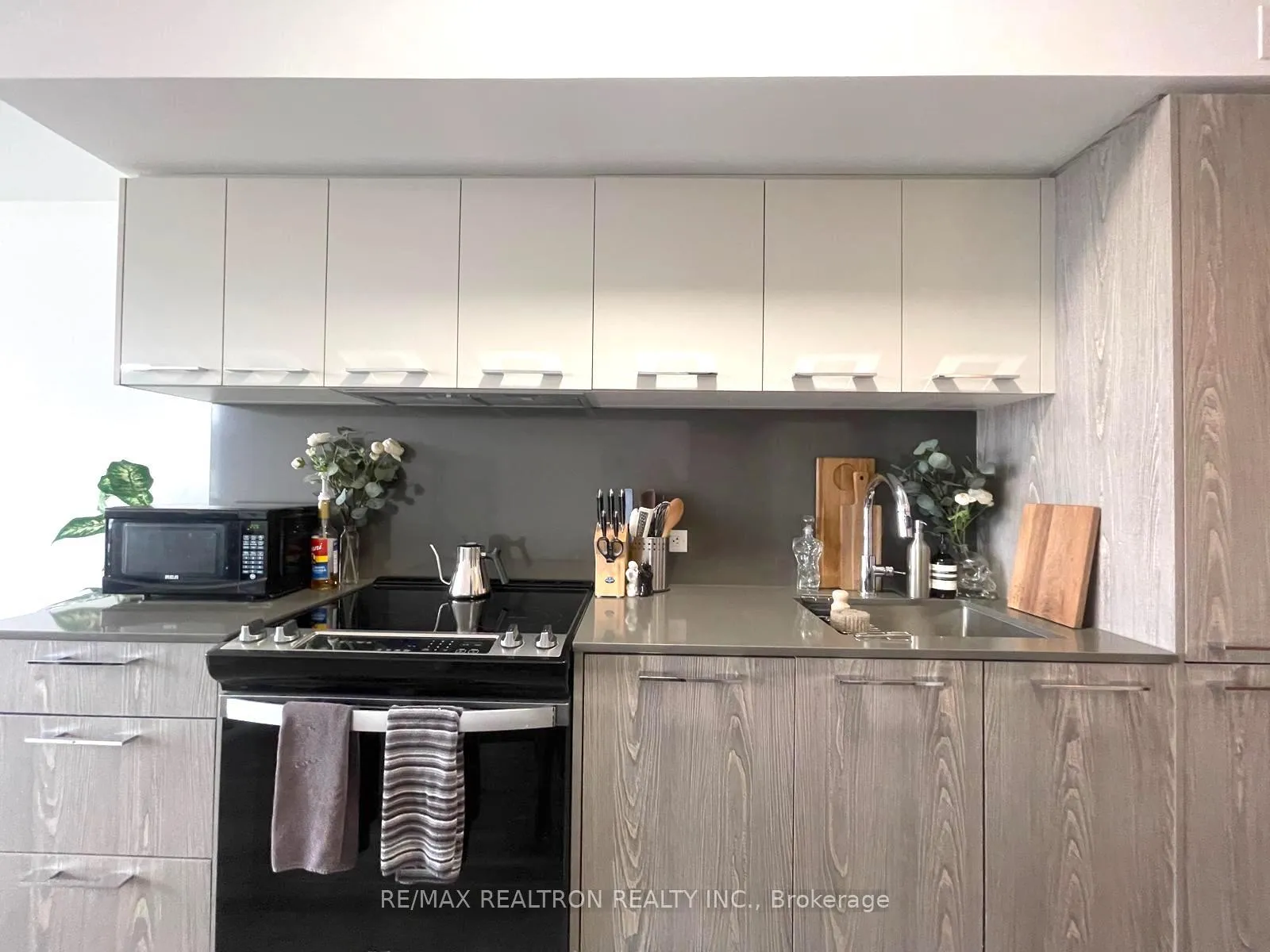 Photo 4 of Unit 906, 45 Baseball Place, Toronto, South Riverdale — HOMEH