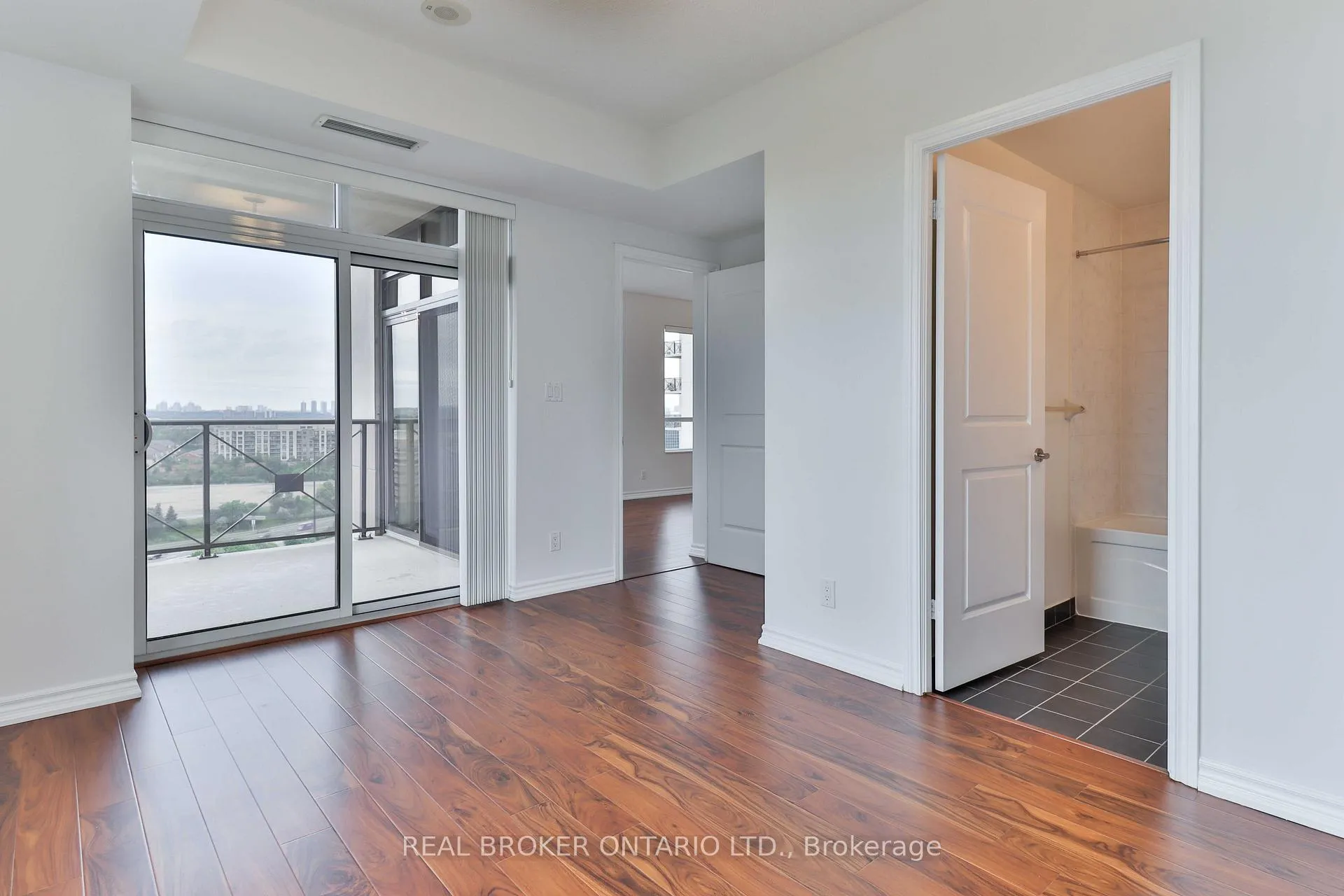 Photo 17 of Unit 1505, 135 Wynford Drive, North York, Banbury-Don Mills — HOMEH