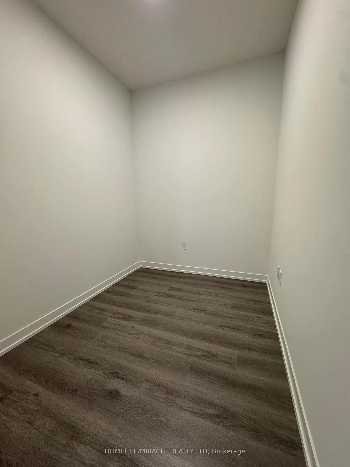 Photo 4 of Unit 808, 225 Commerce Street, Vaughan, Vaughan Corporate Centre — HOMEH
