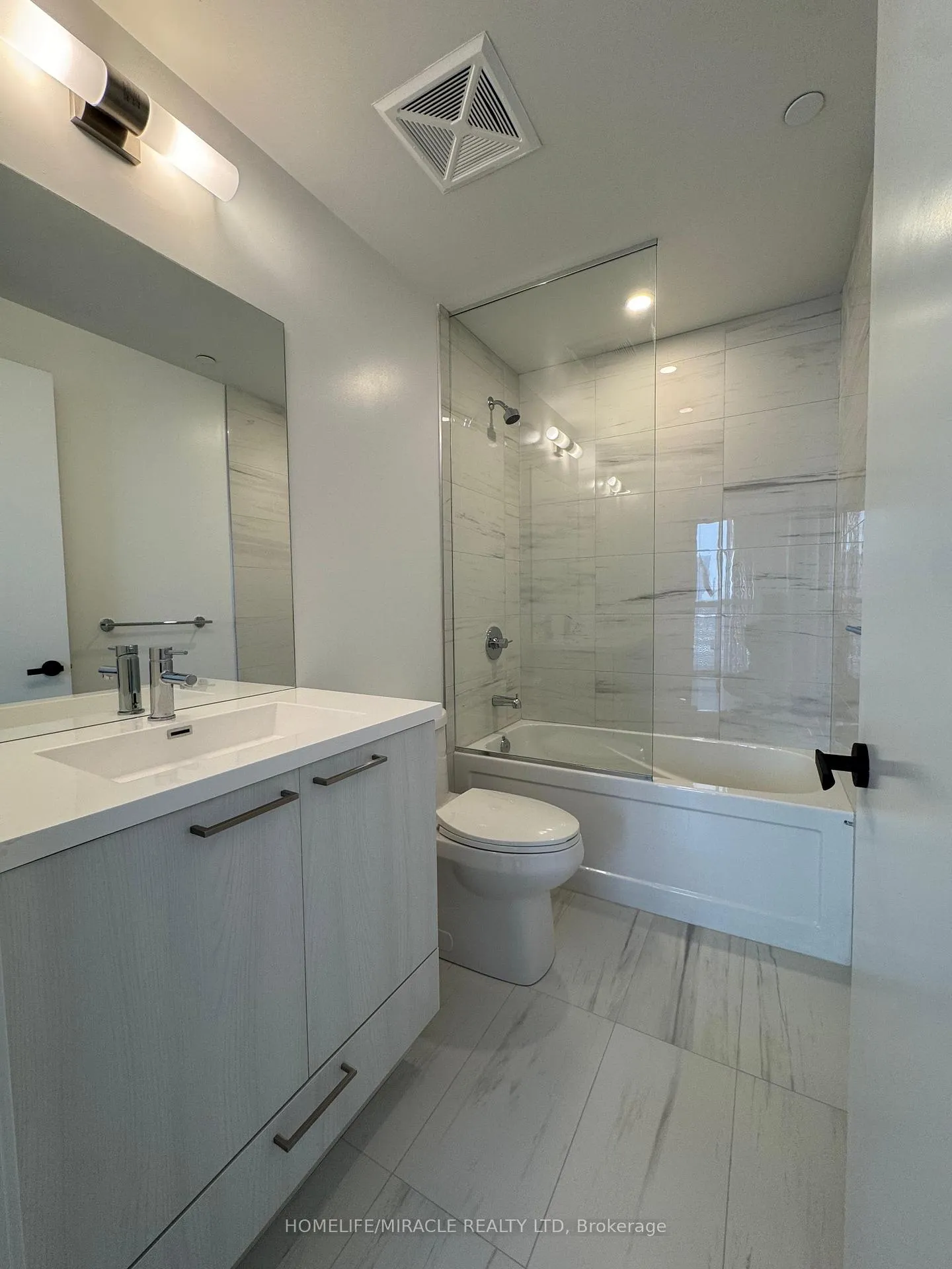 Photo 5 of Unit 808, 225 Commerce Street, Vaughan, Vaughan Corporate Centre — HOMEH