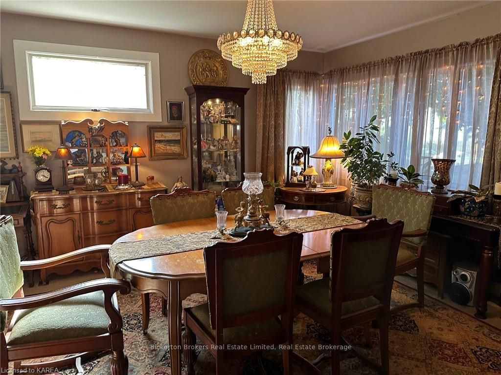 Photo 5 of 124 ARTHUR St, Gananoque — HOMEH