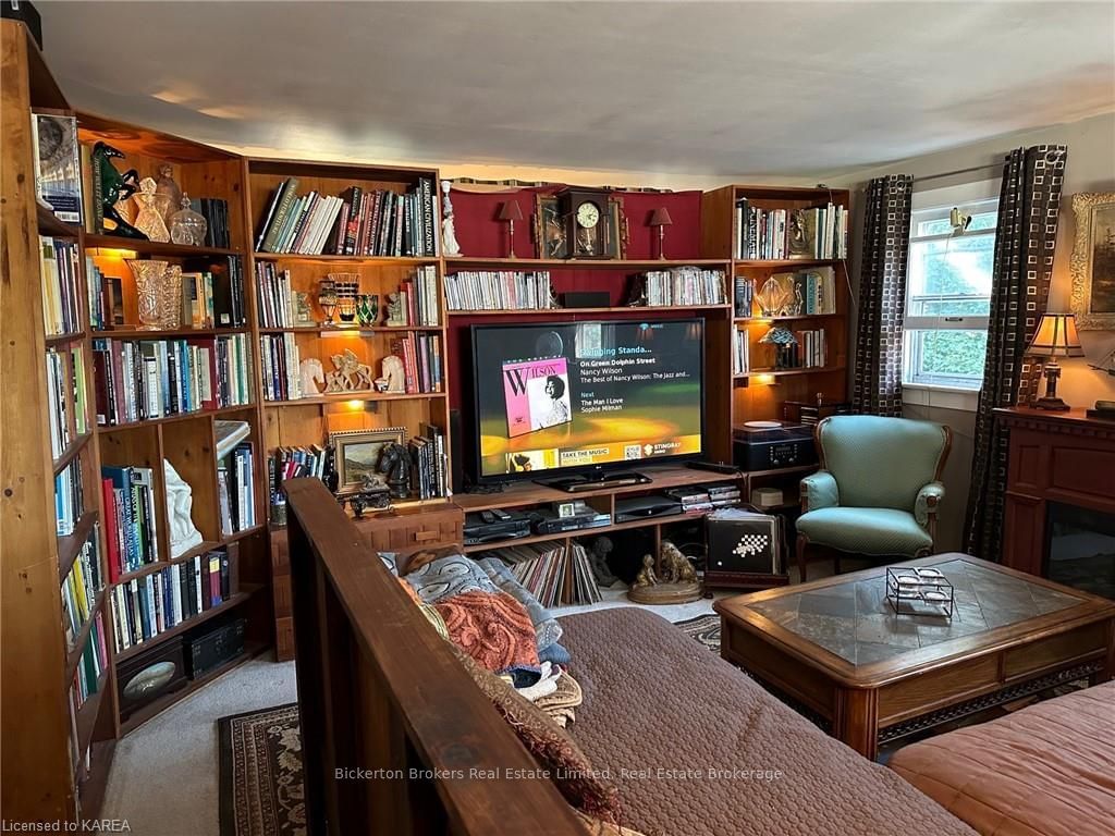 Photo 7 of 124 ARTHUR St, Gananoque — HOMEH