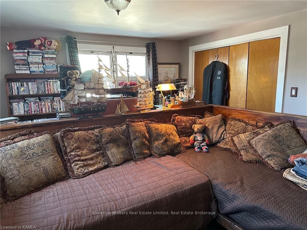 Photo 8 of 124 ARTHUR St, Gananoque — HOMEH